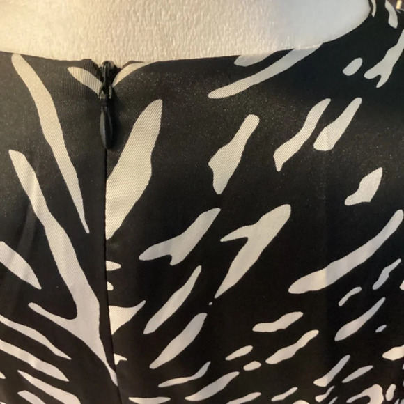 Donna Morgan Knee Legth Wrap Dress (Color: Black/Brush) - Picture 4 of 7